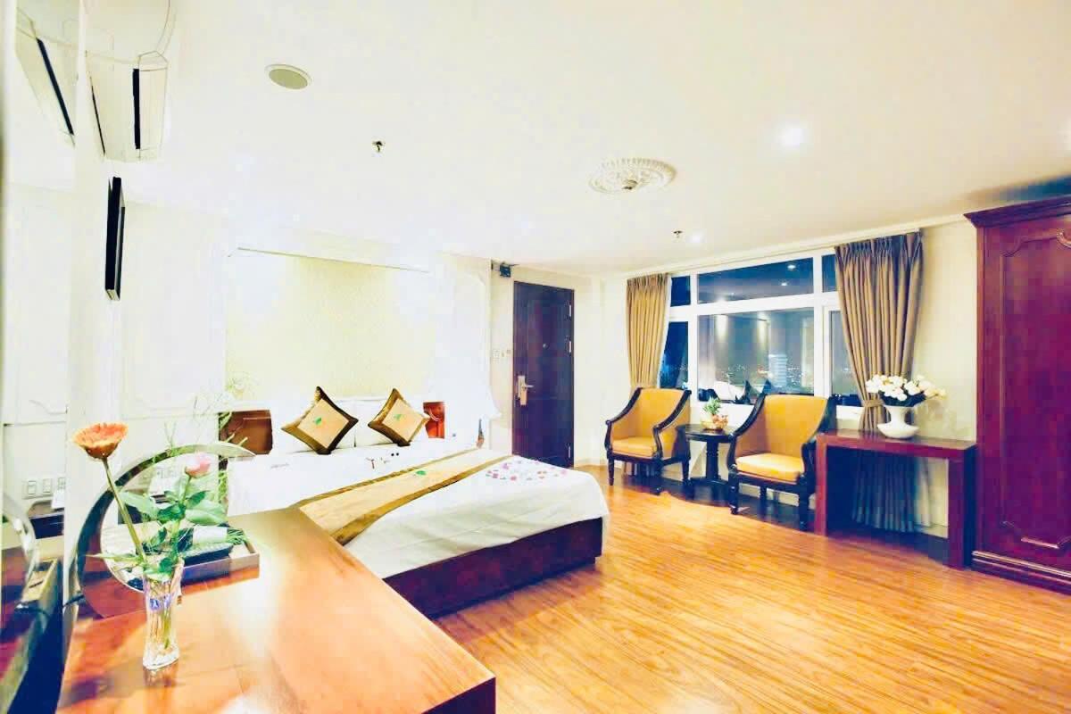 Orange Hotel - Centrally Located Near Dragon Bridge, Han Market, Con Market, And The Cham Museum, Always Friendly, Open 24Hours Welcome 4* Da Nang