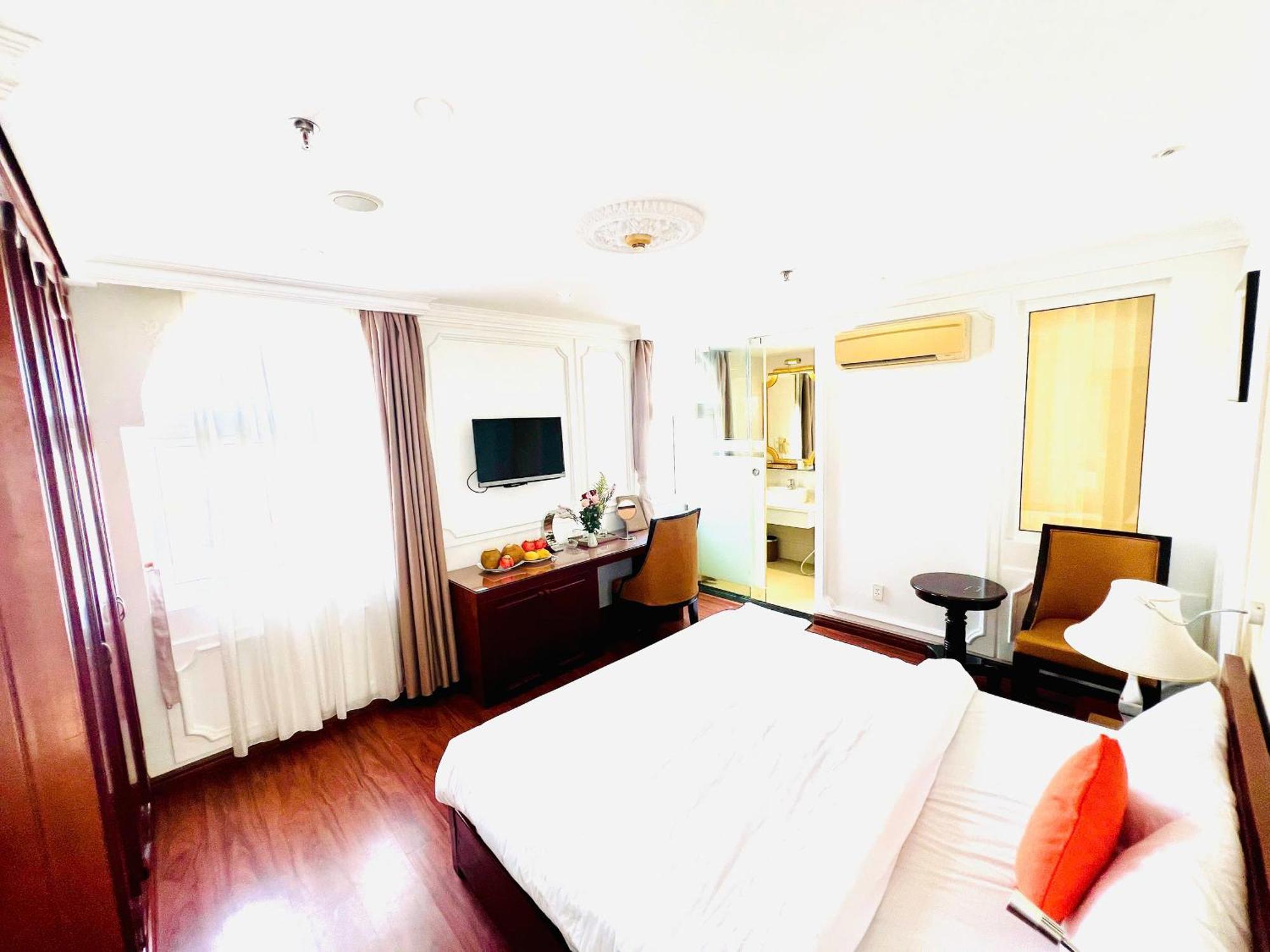 Orange Hotel - Centrally Located Near Dragon Bridge, Han Market, Con Market, And The Cham Museum, Always Friendly, Open 24Hours Welcome 4* Da Nang
