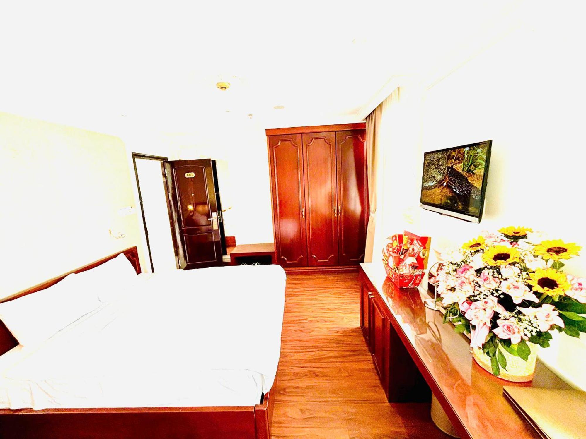 Orange Hotel - Centrally Located Near Dragon Bridge, Han Market, Con Market, And The Cham Museum, Always Friendly, Open 24Hours Welcome Da Nang