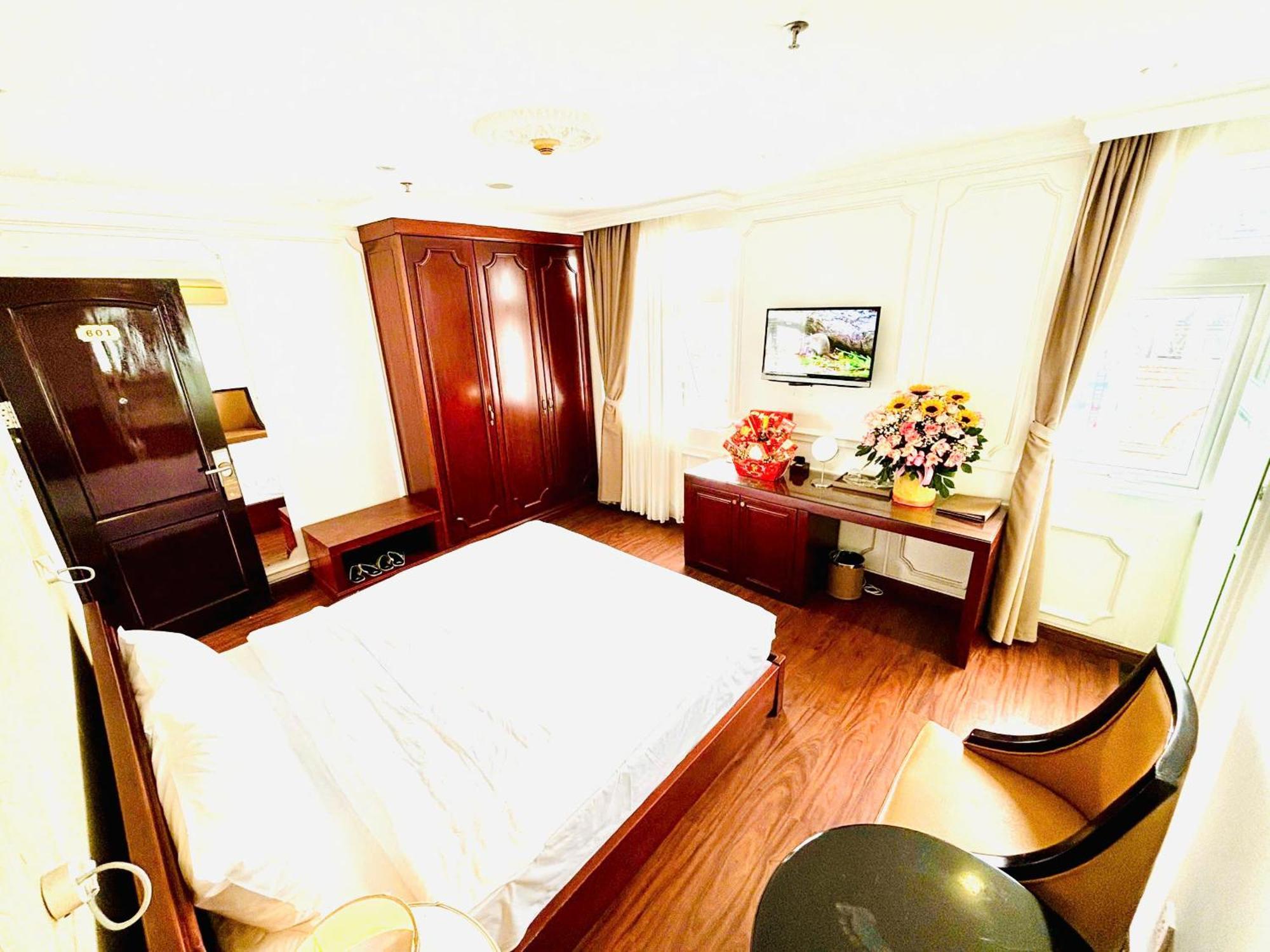 Orange Hotel - Centrally Located Near Dragon Bridge, Han Market, Con Market, And The Cham Museum, Always Friendly, Open 24Hours Welcome Da Nang