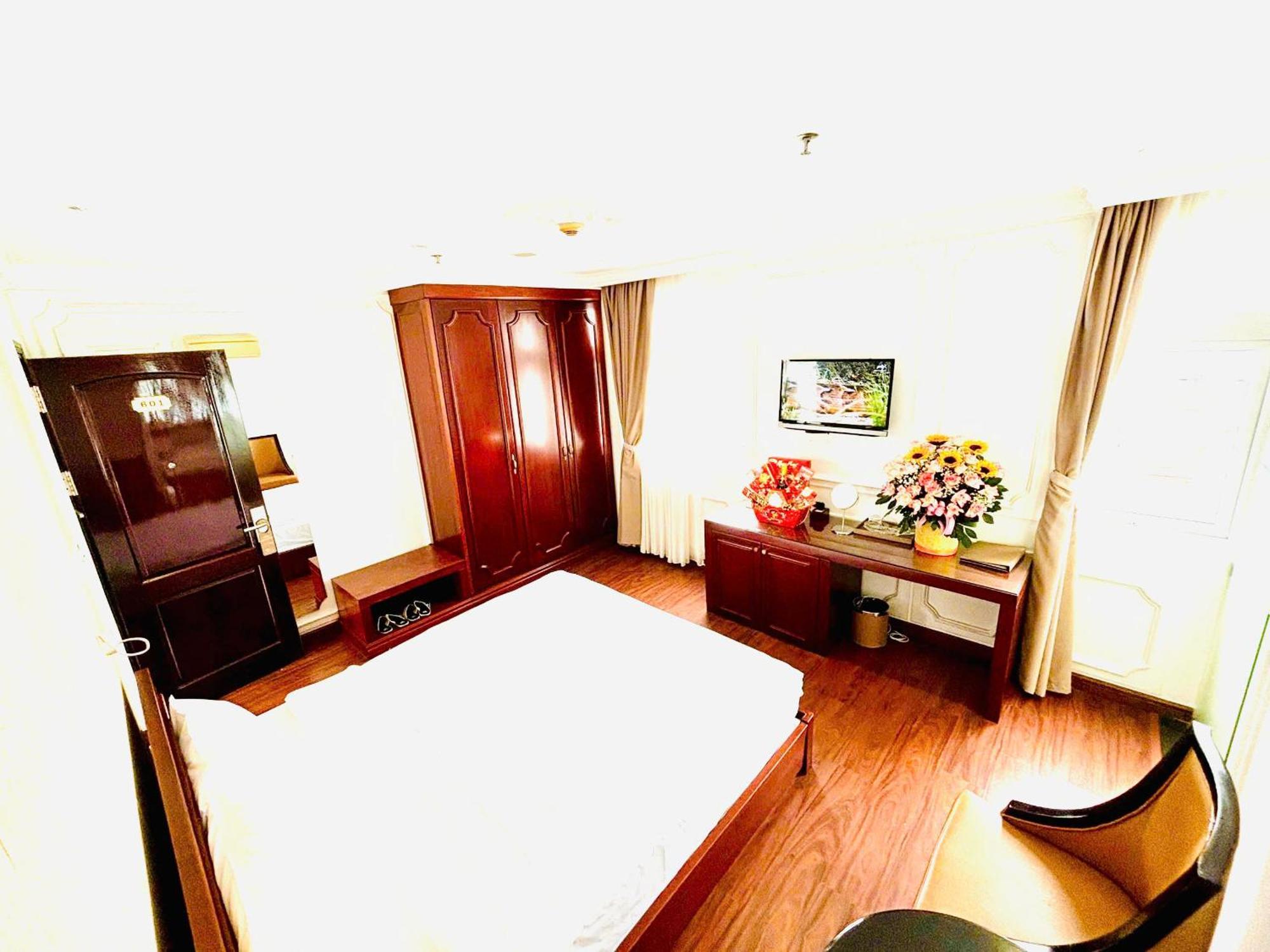 Orange Hotel - Centrally Located Near Dragon Bridge, Han Market, Con Market, And The Cham Museum, Always Friendly, Open 24Hours Welcome Hotel