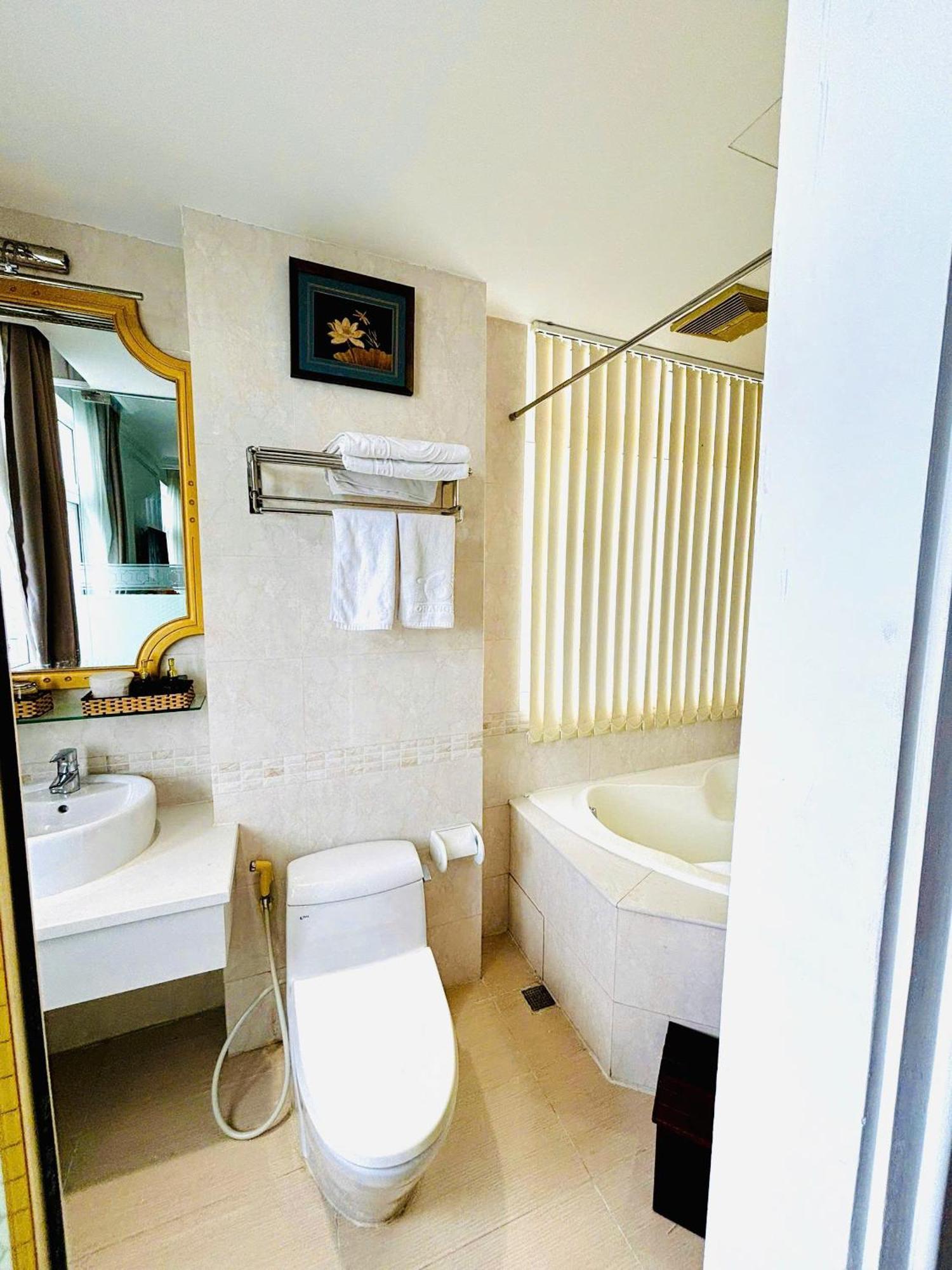 Orange Hotel - Centrally Located Near Dragon Bridge, Han Market, Con Market, And The Cham Museum, Always Friendly, Open 24Hours Welcome Hotel 4*